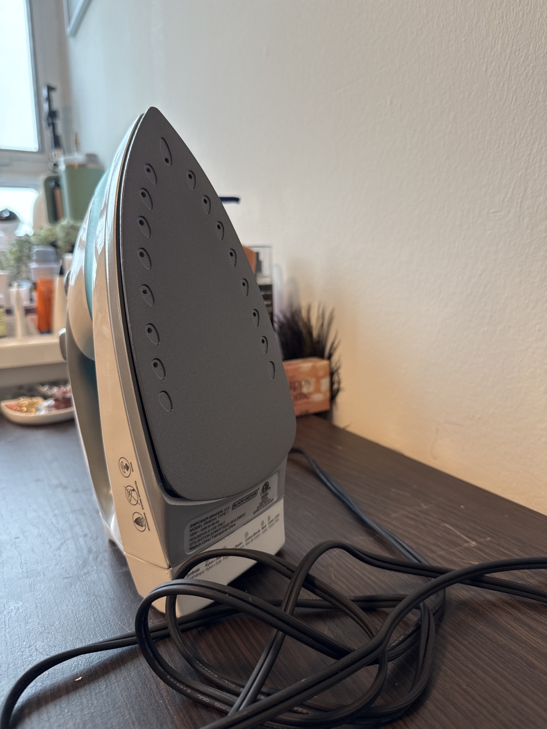 Black + Decker Lightweight Steam Iron - photo 3