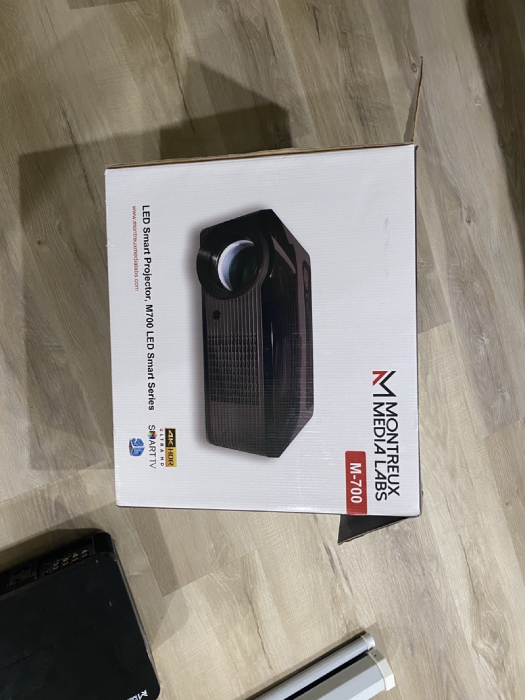 Montreux Labs M-700 LED Smart Projector with Screen - photo 2