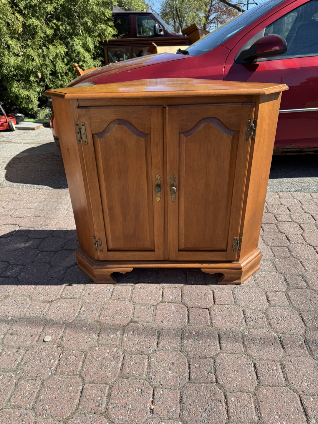 Maple Corner Cabinet