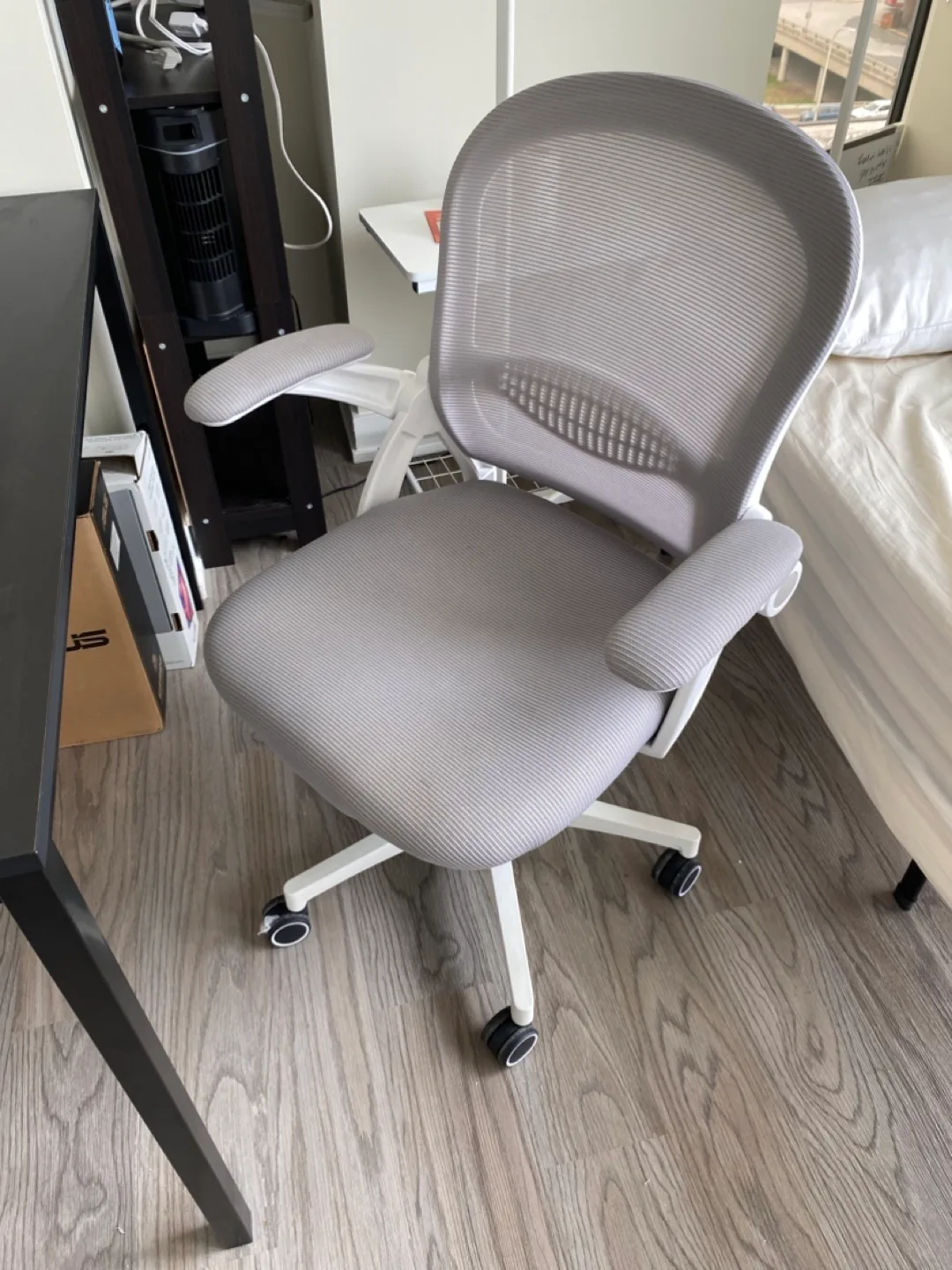 Grey Mesh Office Chair thumbnail