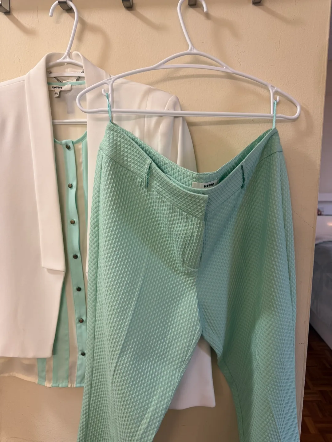 Business Outfit L/M image indicator(2)