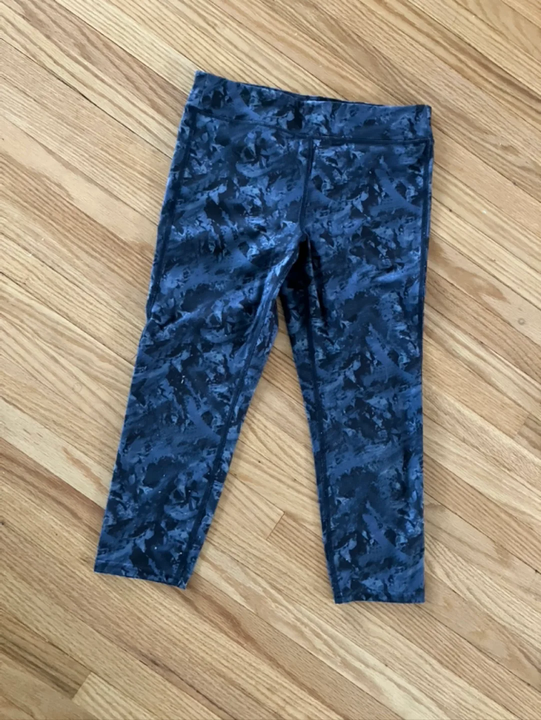 3 Girls Lolë Active Bottoms Bundle - size 10/12 image indicator(5)