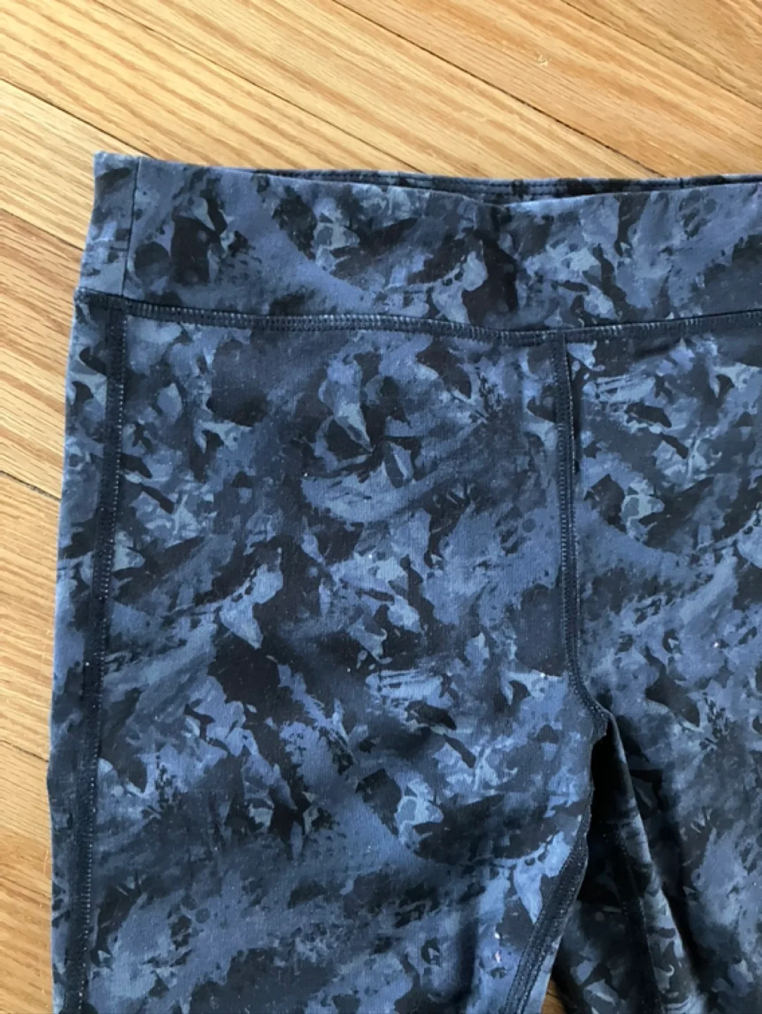 3 Girls Lolë Active Bottoms Bundle - size 10/12 image indicator(6)