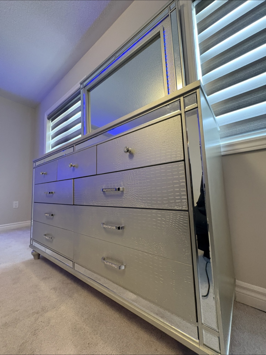 Luxury King Bed Set with LED Headboard & Dresser - photo 2