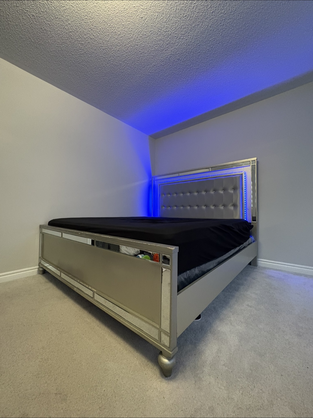 Luxury King Bed Set with LED Headboard & Dresser - photo 5
