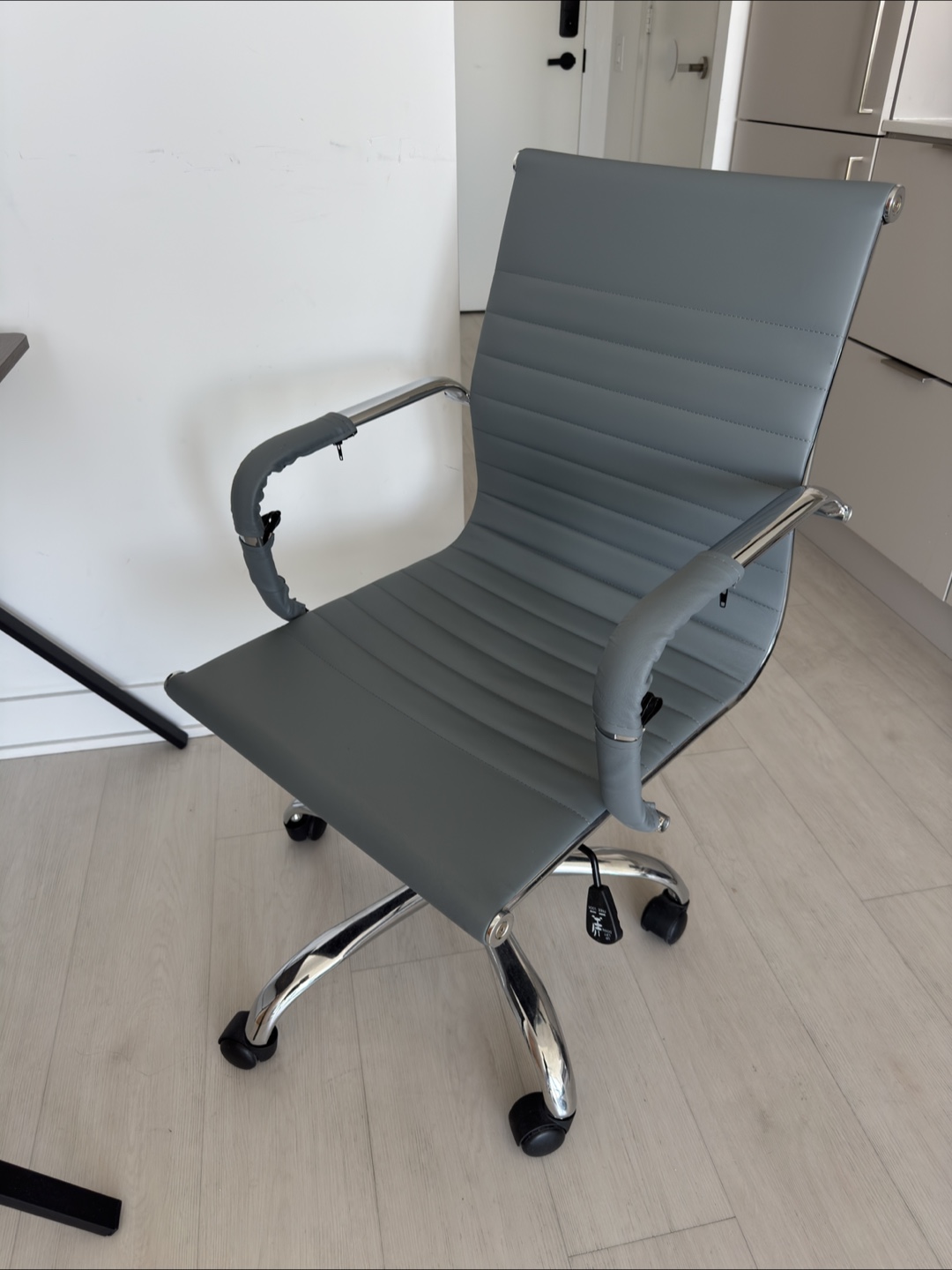 Foldable Computer Desk with Grey Office Chair - photo 3