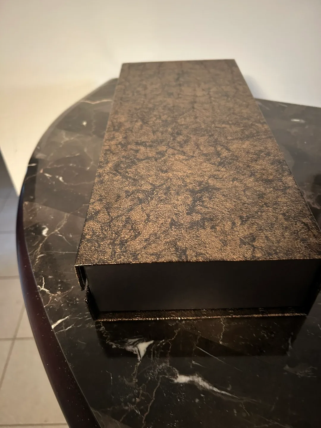 Luxury Ice Wine Gift Box with Satin Interior. image indicator(3)