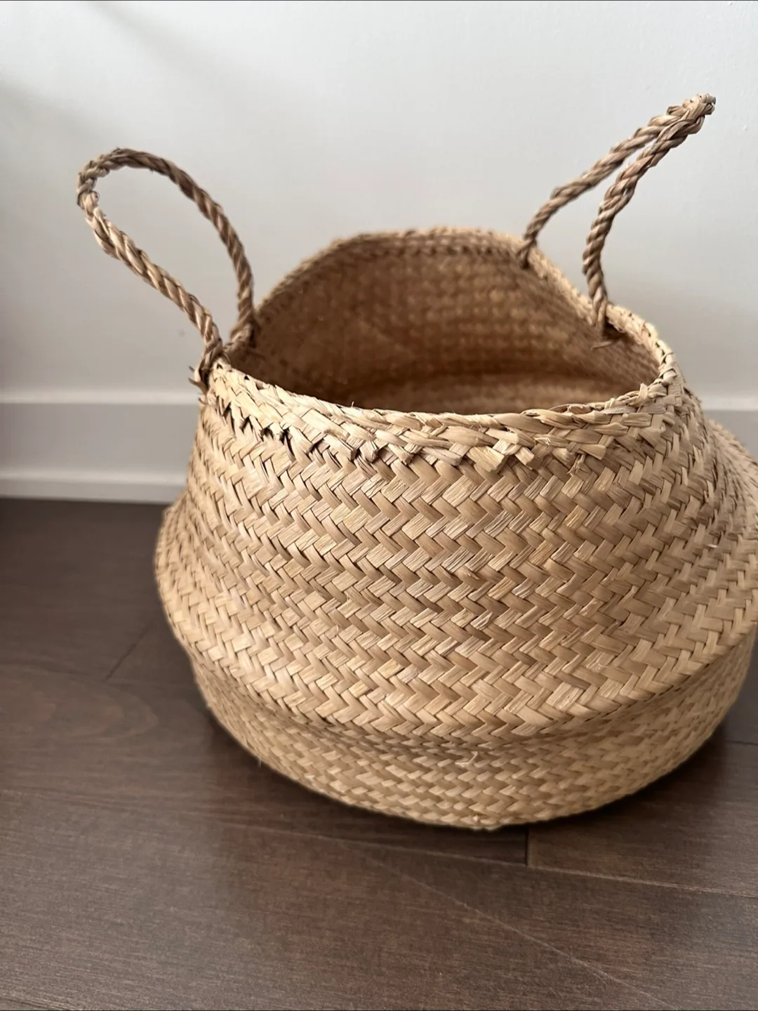 Large Woven Seagrass Basket with Handles image indicator(2)