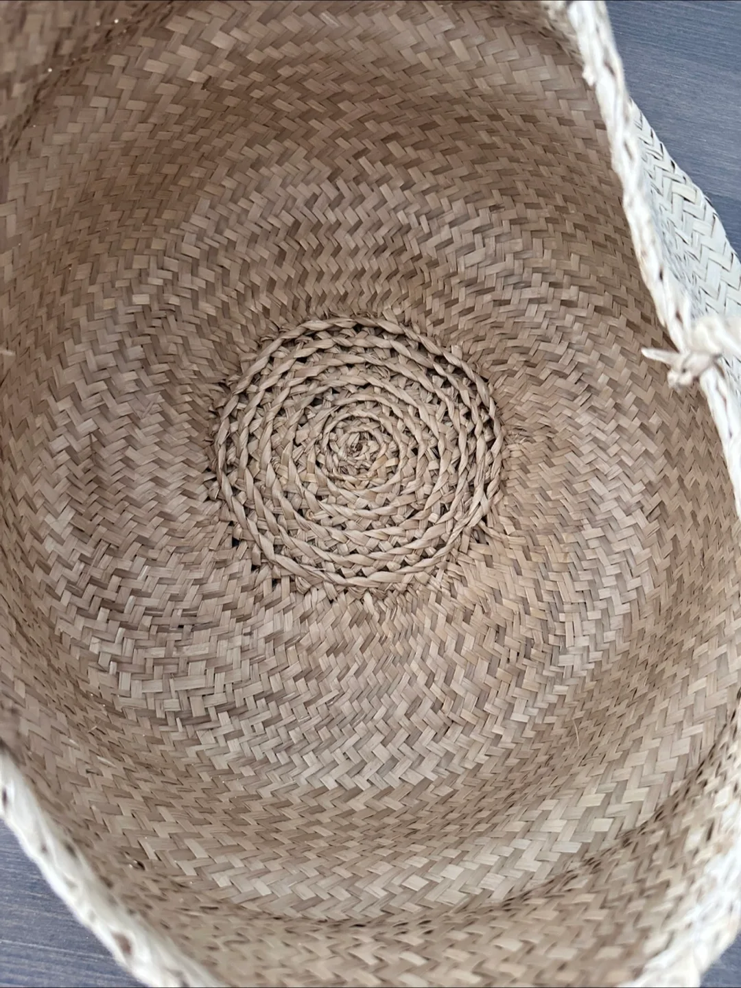 Large Woven Seagrass Basket with Handles image indicator(3)