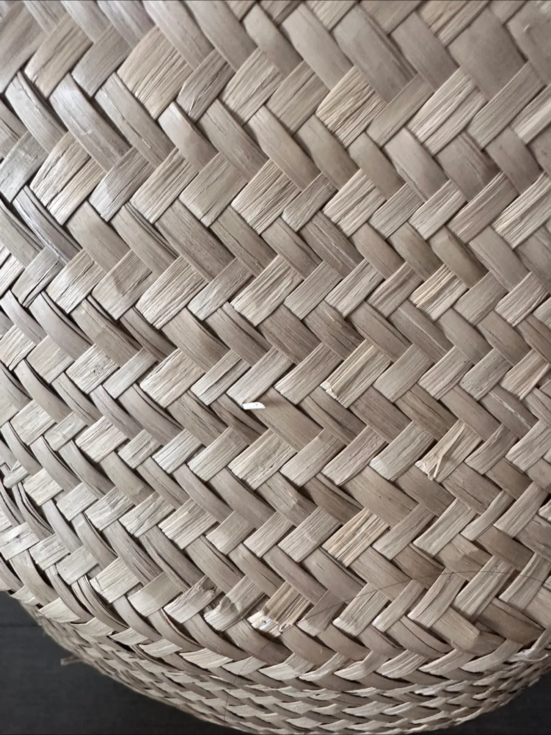 Large Woven Seagrass Basket with Handles image indicator(5)