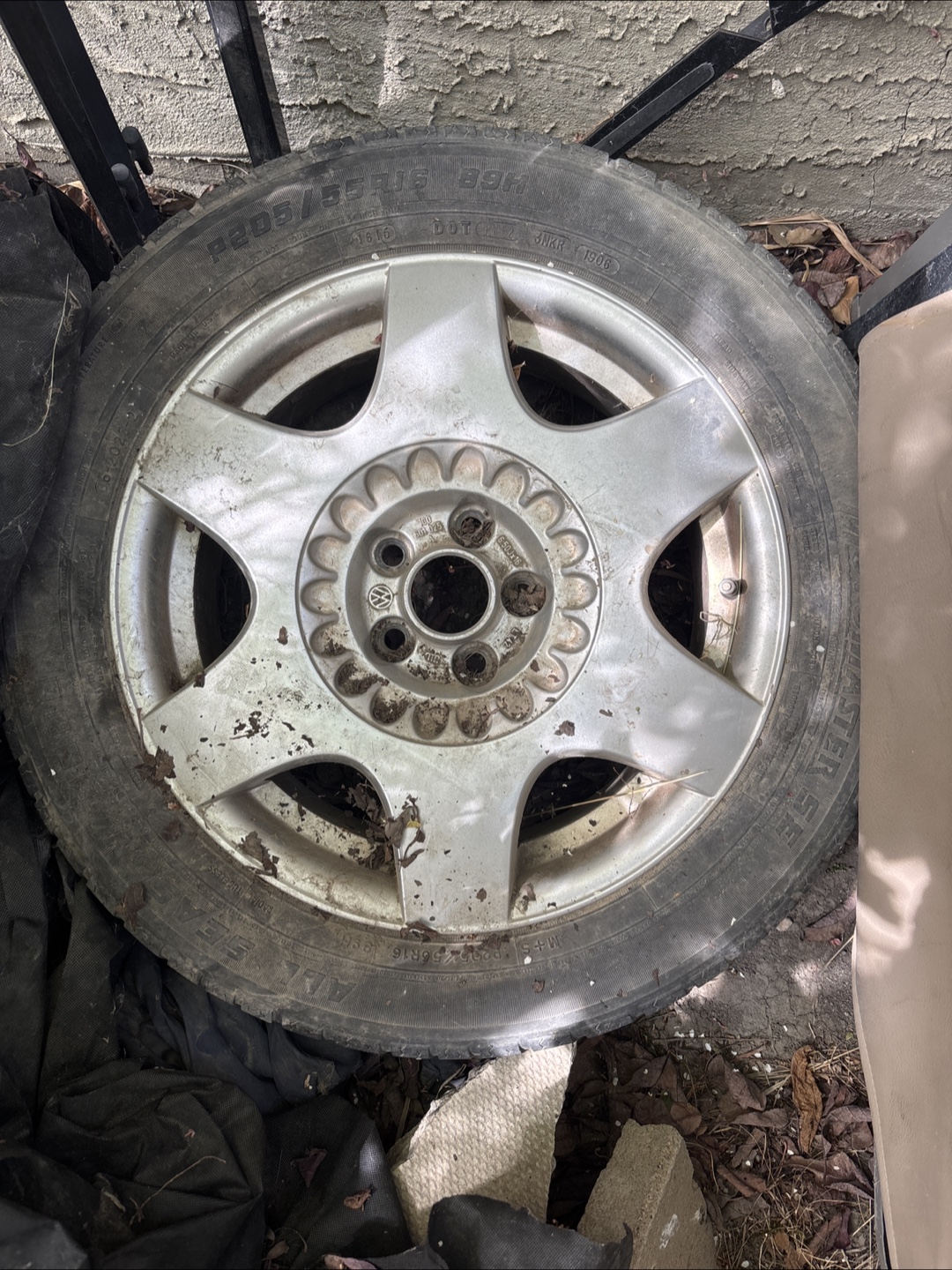Used Volkswagen Alloy Wheel and Tire