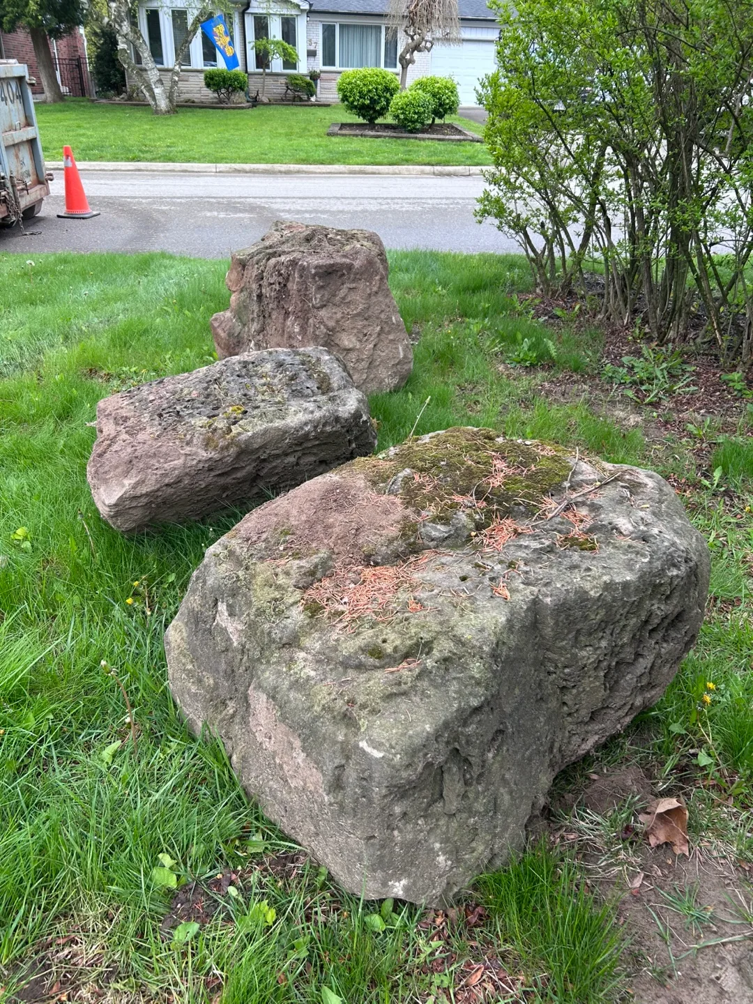 Four Large Landscaping Stones image indicator(4)