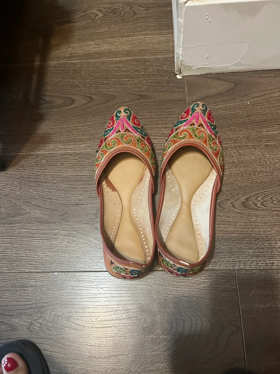 Embroidered Brown Juttis