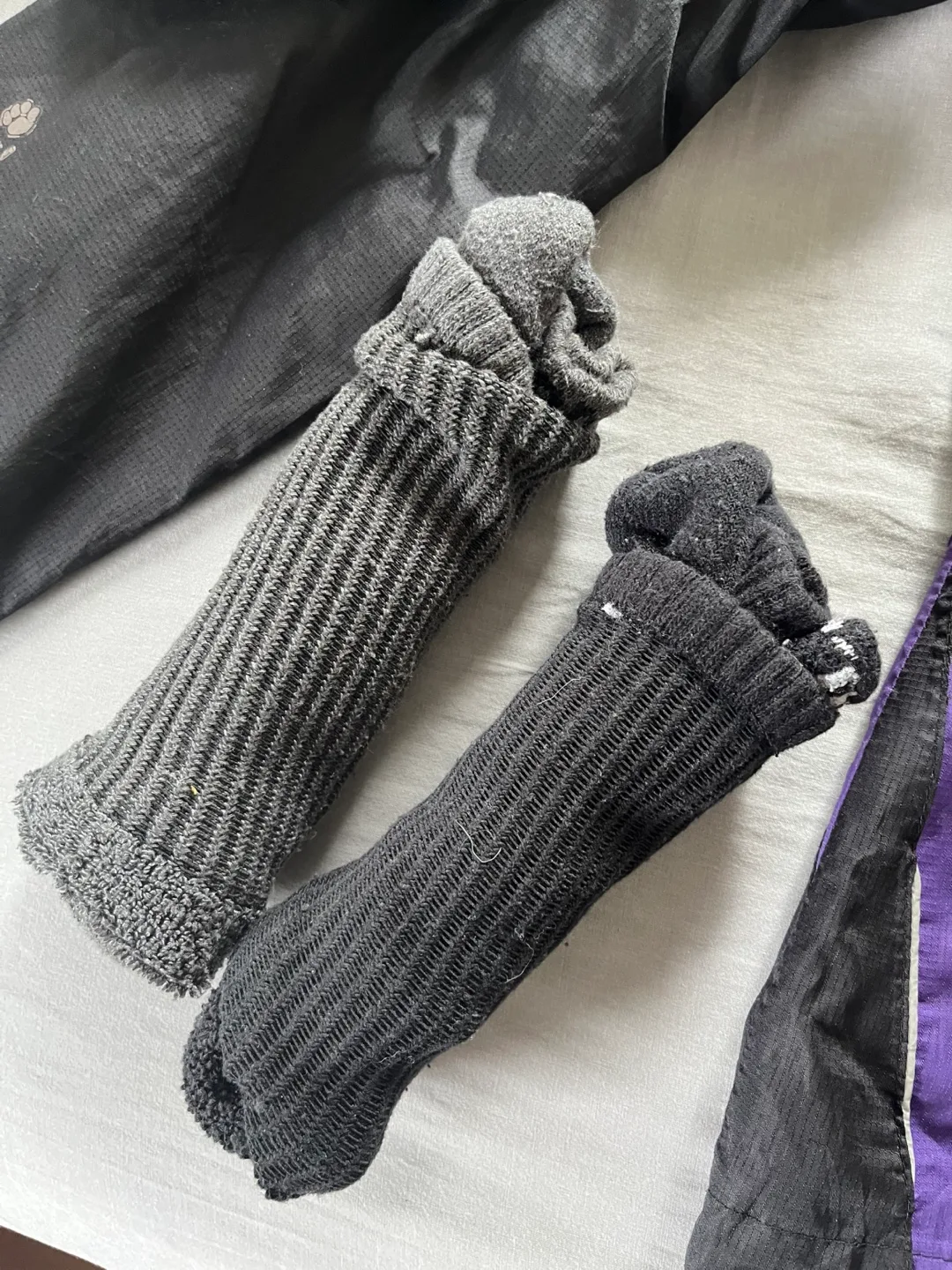 Windbreaker , socks , Nike running cap image indicator(3)