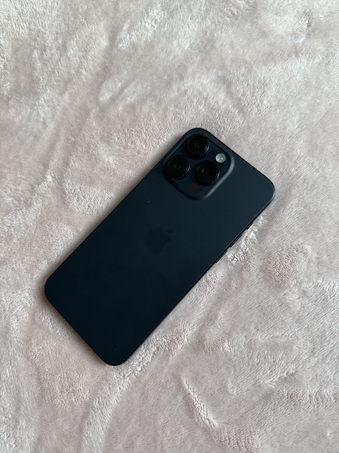 Iphone 15 Pro Max - photo 2