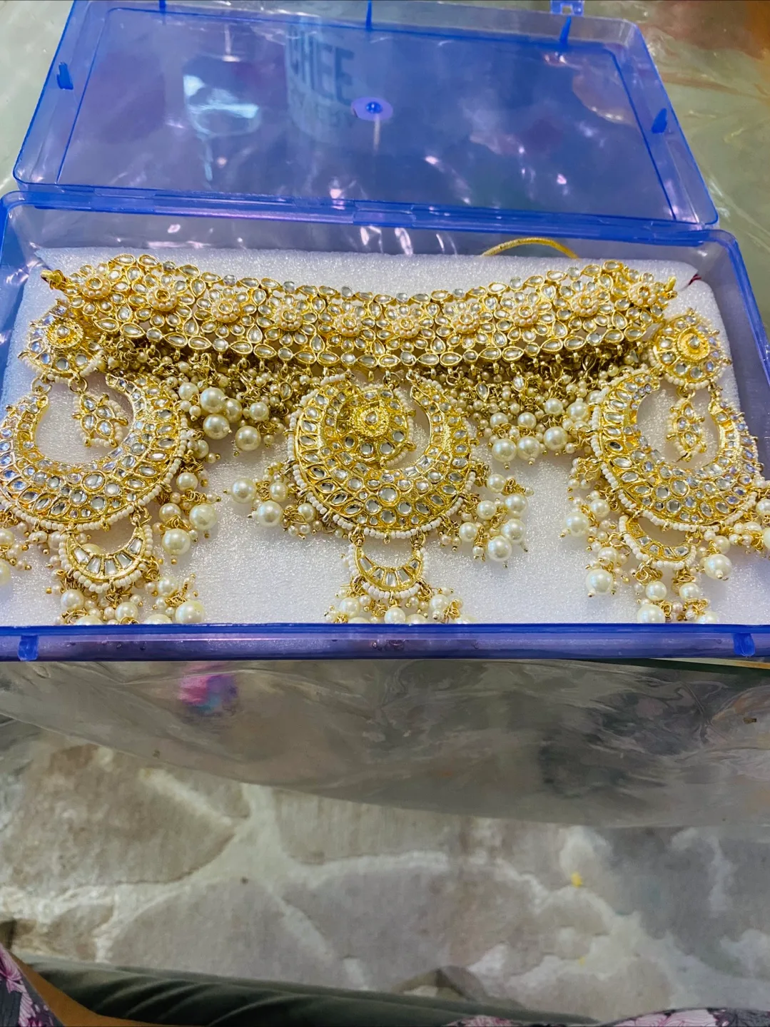 Gorgeous Gold Kundan Bridal Necklace Set with Earrings image indicator(6)