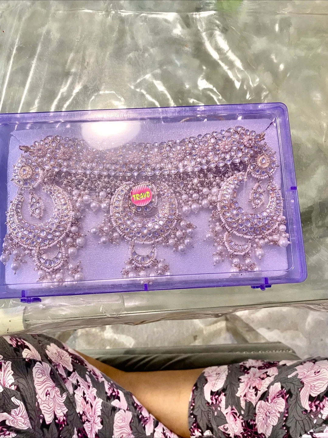 Gorgeous Gold Kundan Bridal Necklace Set with Earrings image indicator(7)