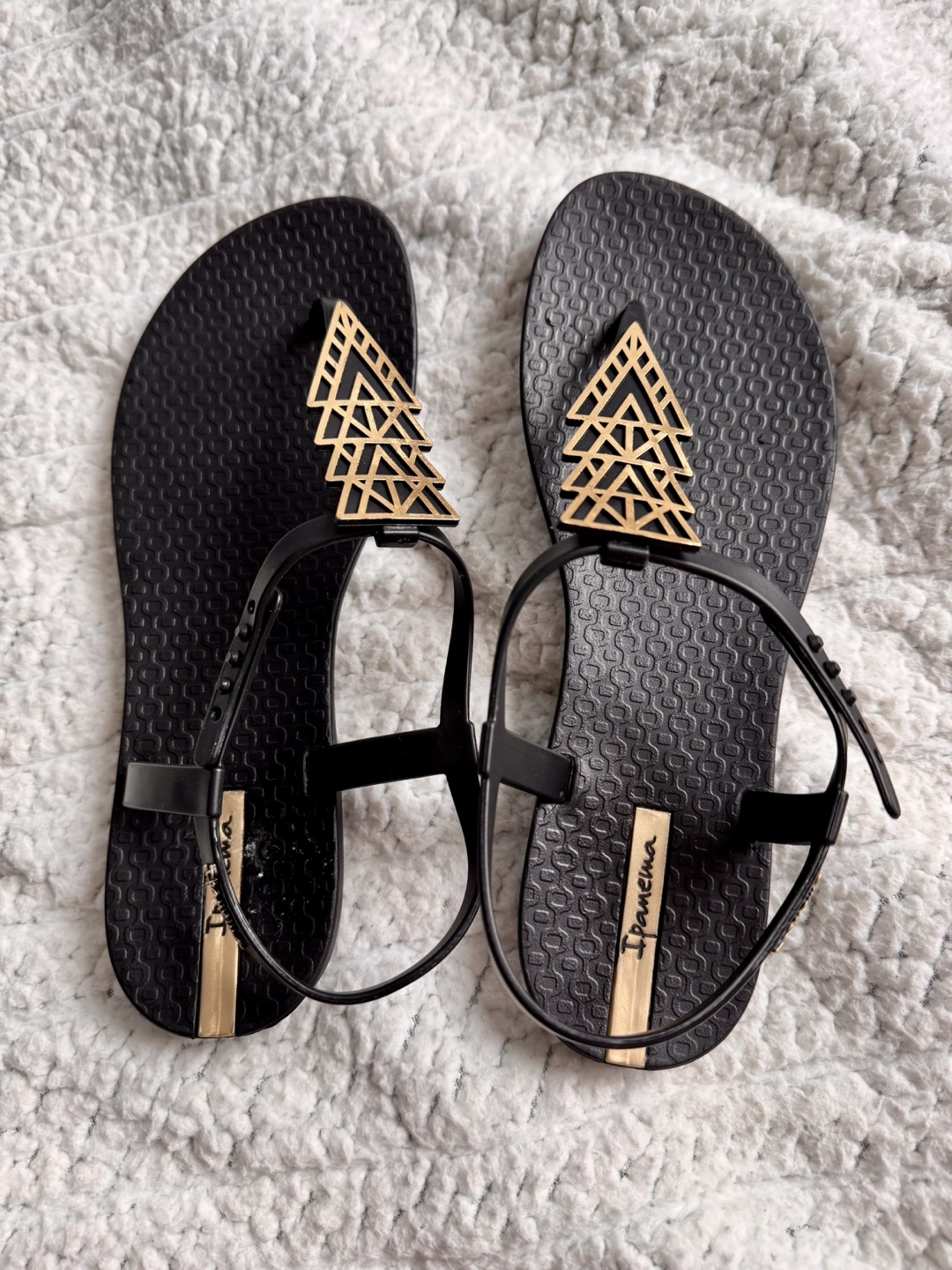 Ipanema Women's Black Sandals Size 7/38