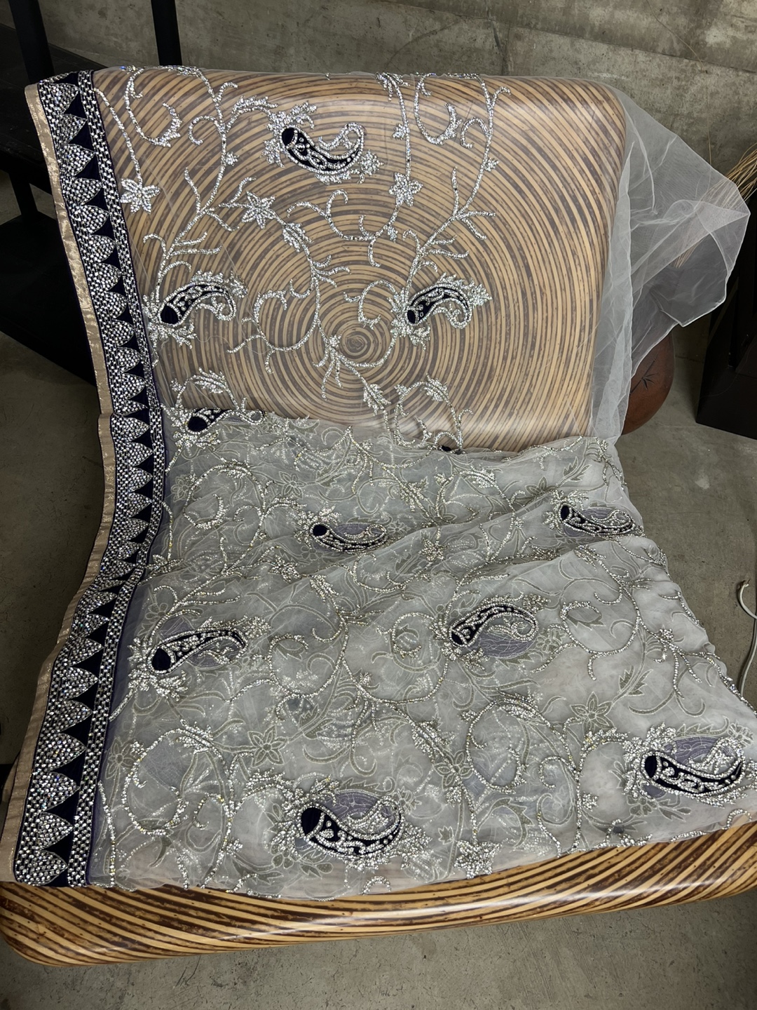 Beautiful heavy net saree with petticoat and blouses - photo 2