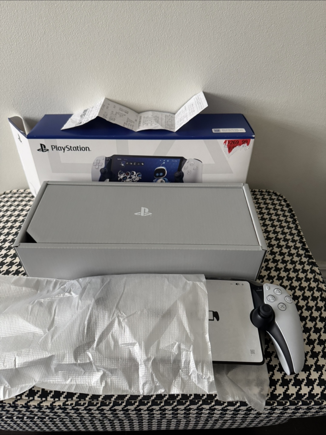 PS Portal in 10/10 condition. Barely used. - photo 2