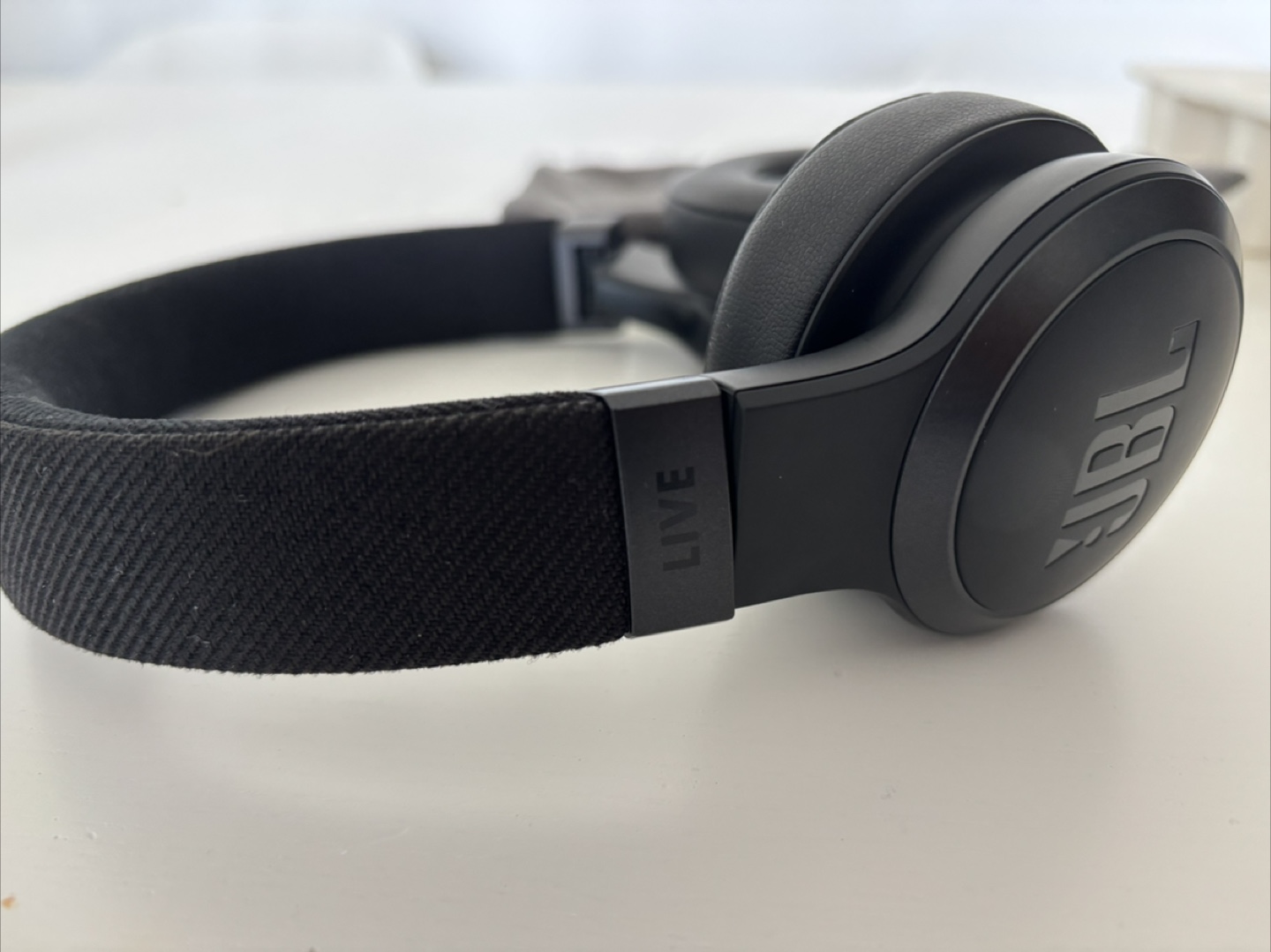 JBL Live 675NC Noise Cancelling Wireless Headphones - Black - photo 4