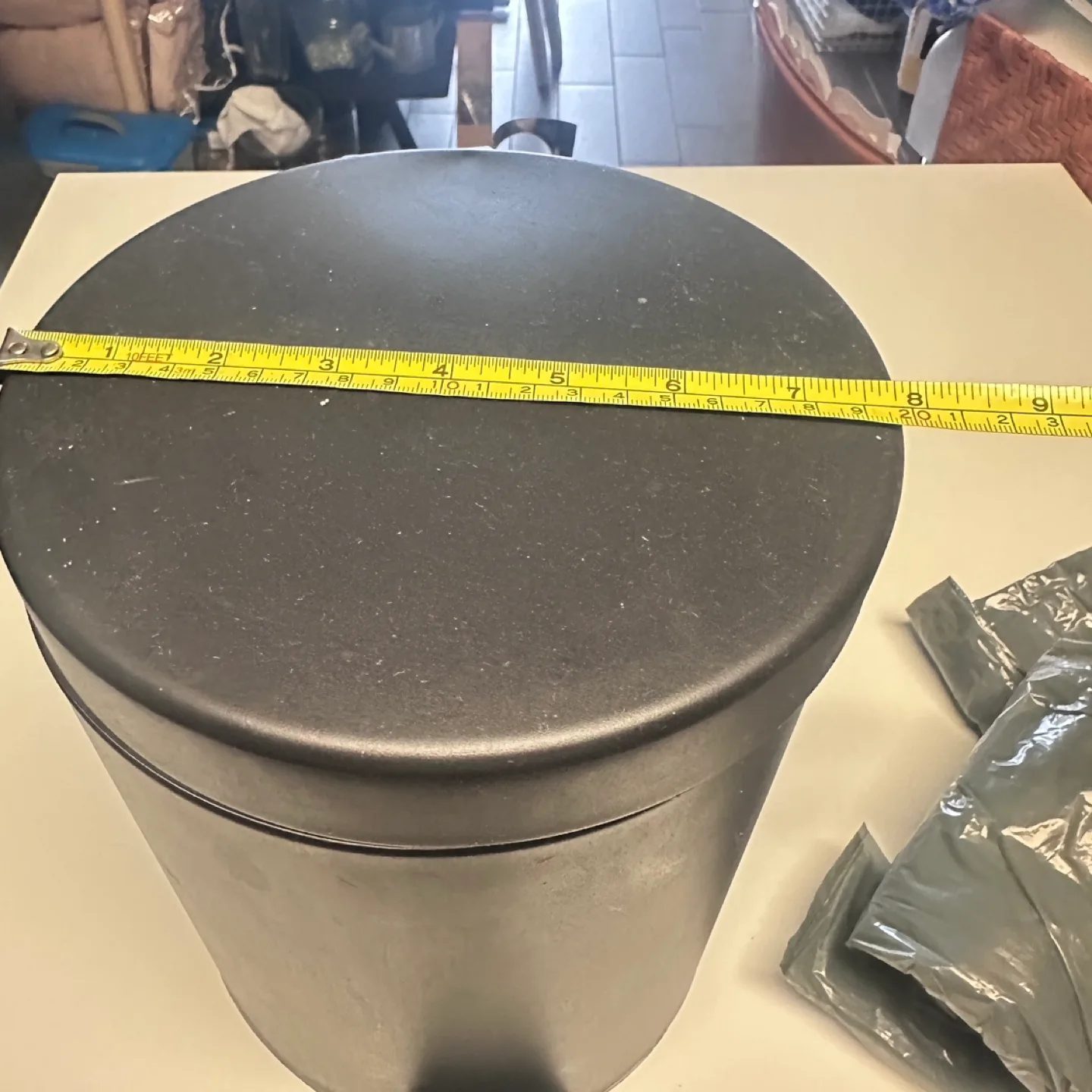 🥕😎Black Step-on Trash Can image indicator(4)