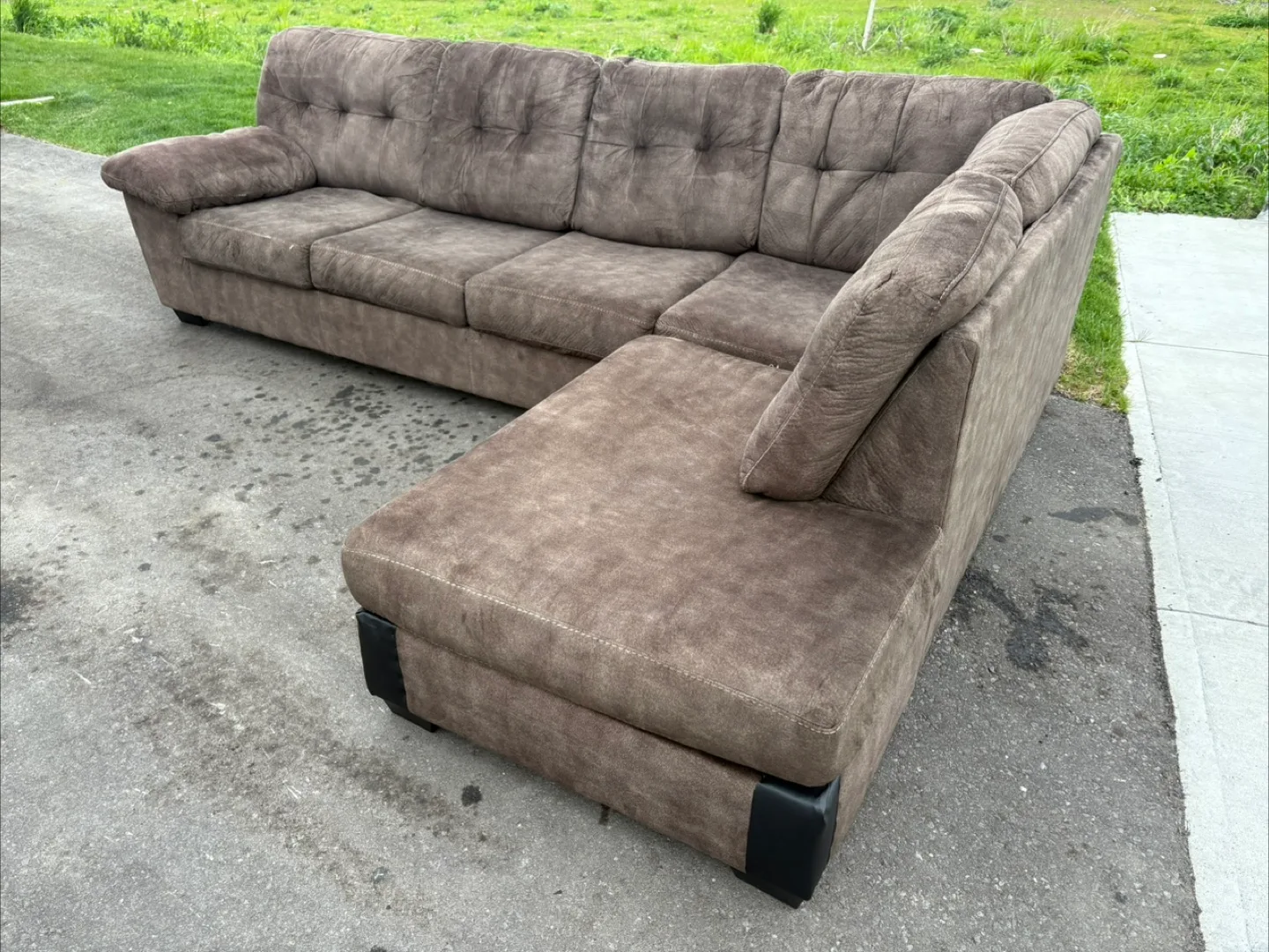 FREE DELIVERY✅• DARK GREEN SECTIONAL COUCH / SOFA w/ CHAISE thumbnail