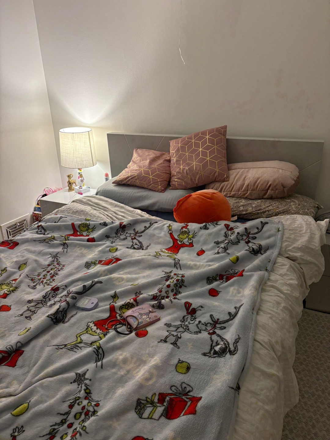 Bed Frame & Expensive Super Comfortable Queen Mattress - photo 2