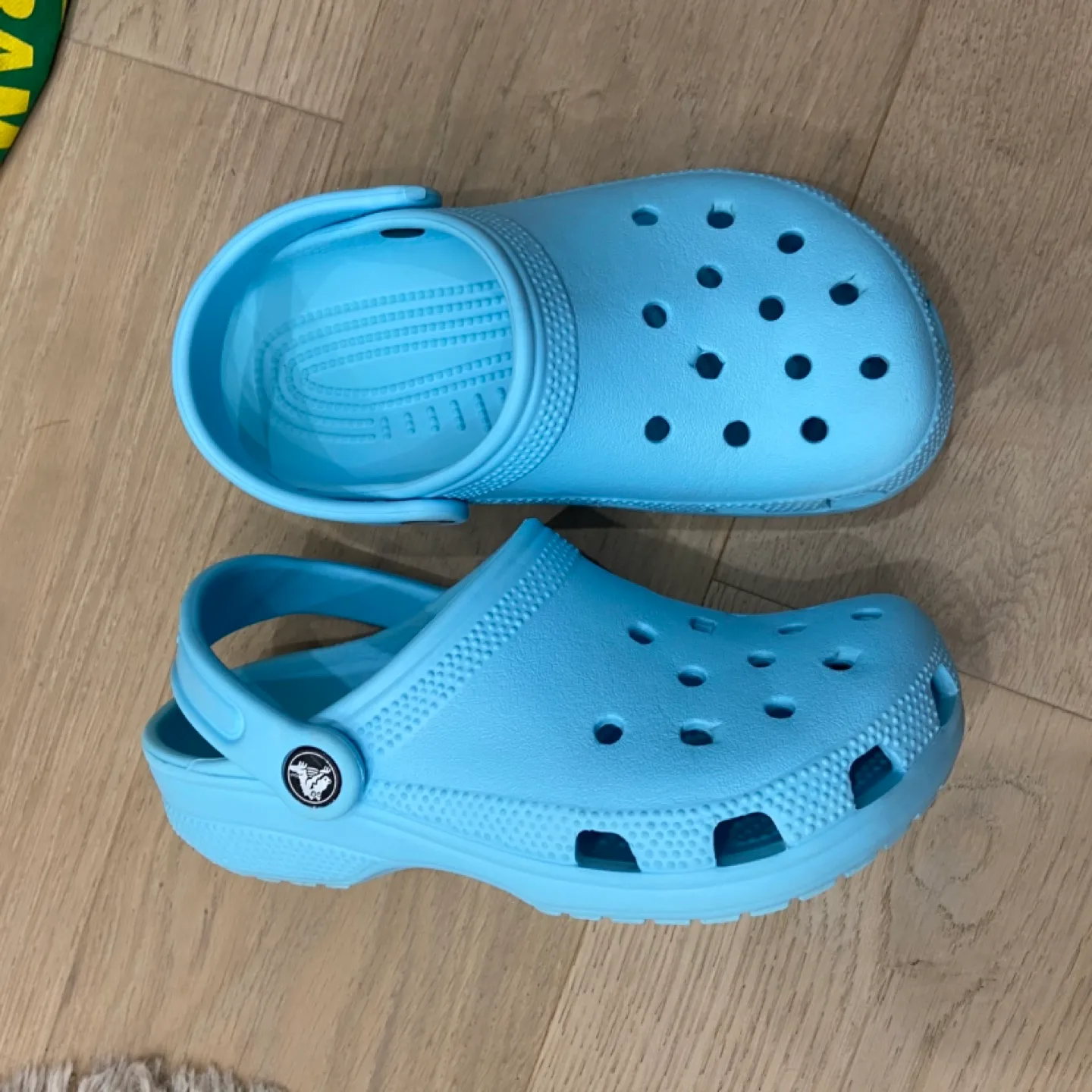 Size J2 kids Crocs thumbnail