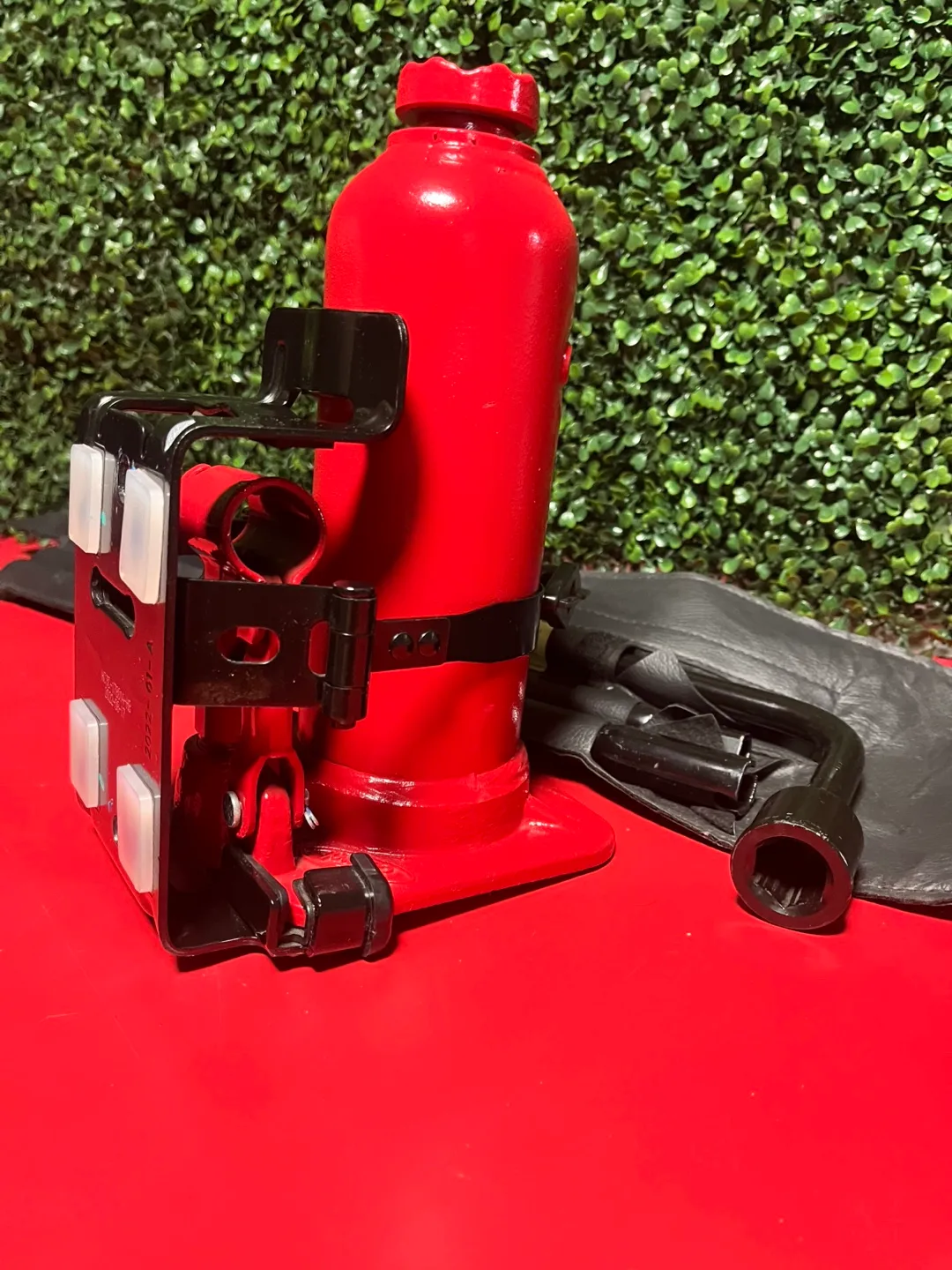 Ford 6-Ton Bottle Jack Kit with Storage Case thumbnail
