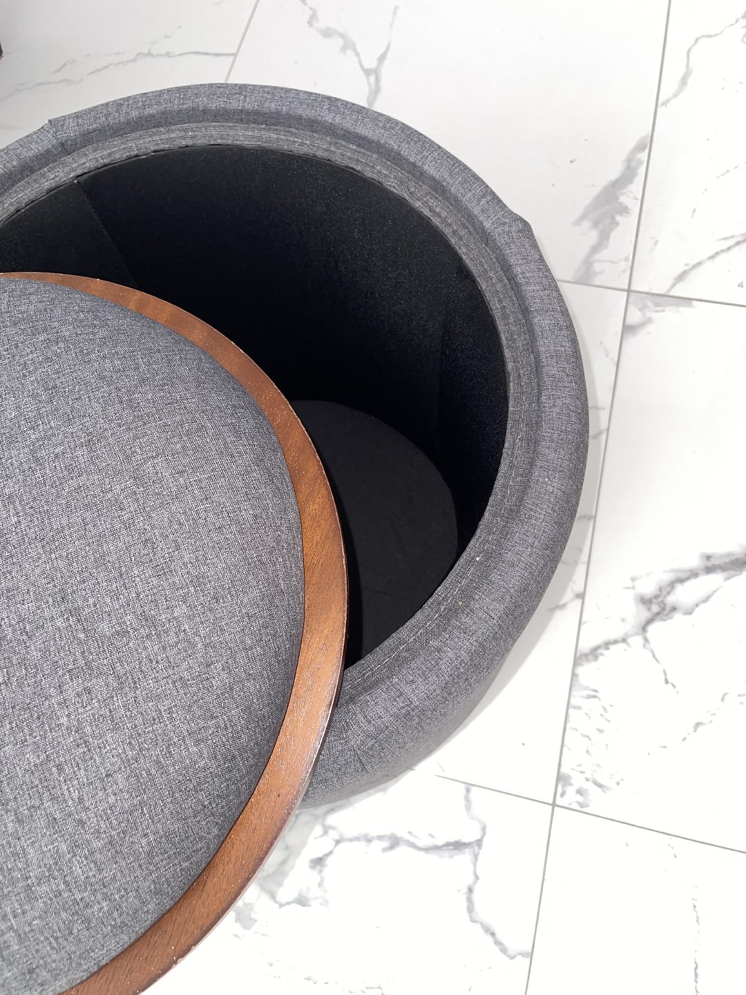 2 Round Storage Ottoman w/Reversible Lid in Gray Fabric - photo 2