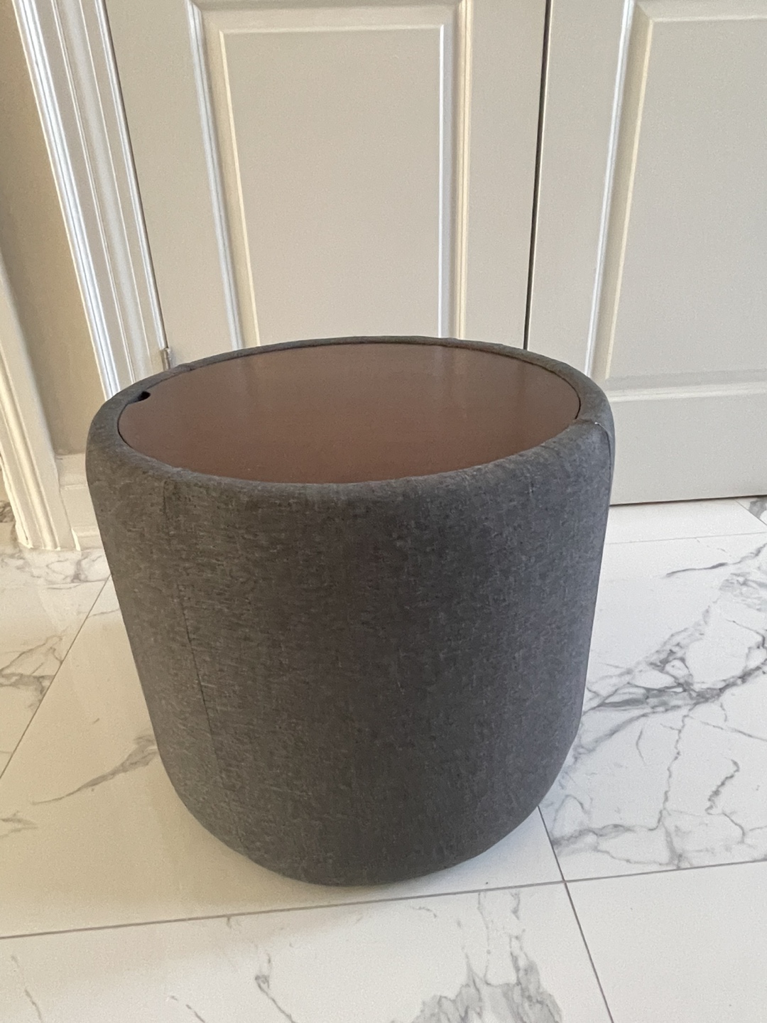 2 Round Storage Ottoman w/Reversible Lid in Gray Fabric - photo 4