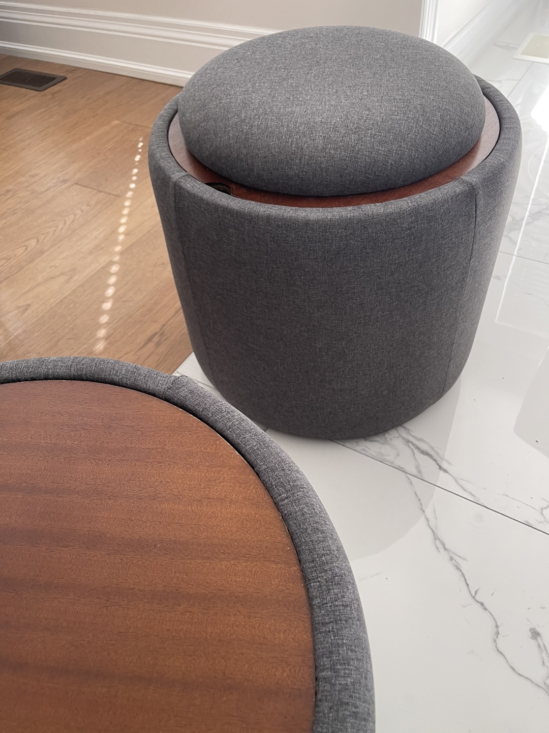 2 Round Storage Ottoman w/Reversible Lid in Gray Fabric