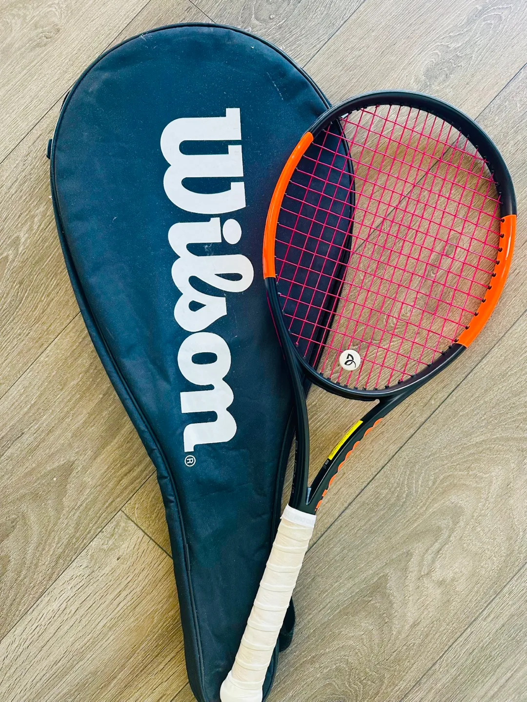 Wilson Burn 100S Tennis Racquet with Bag thumbnail