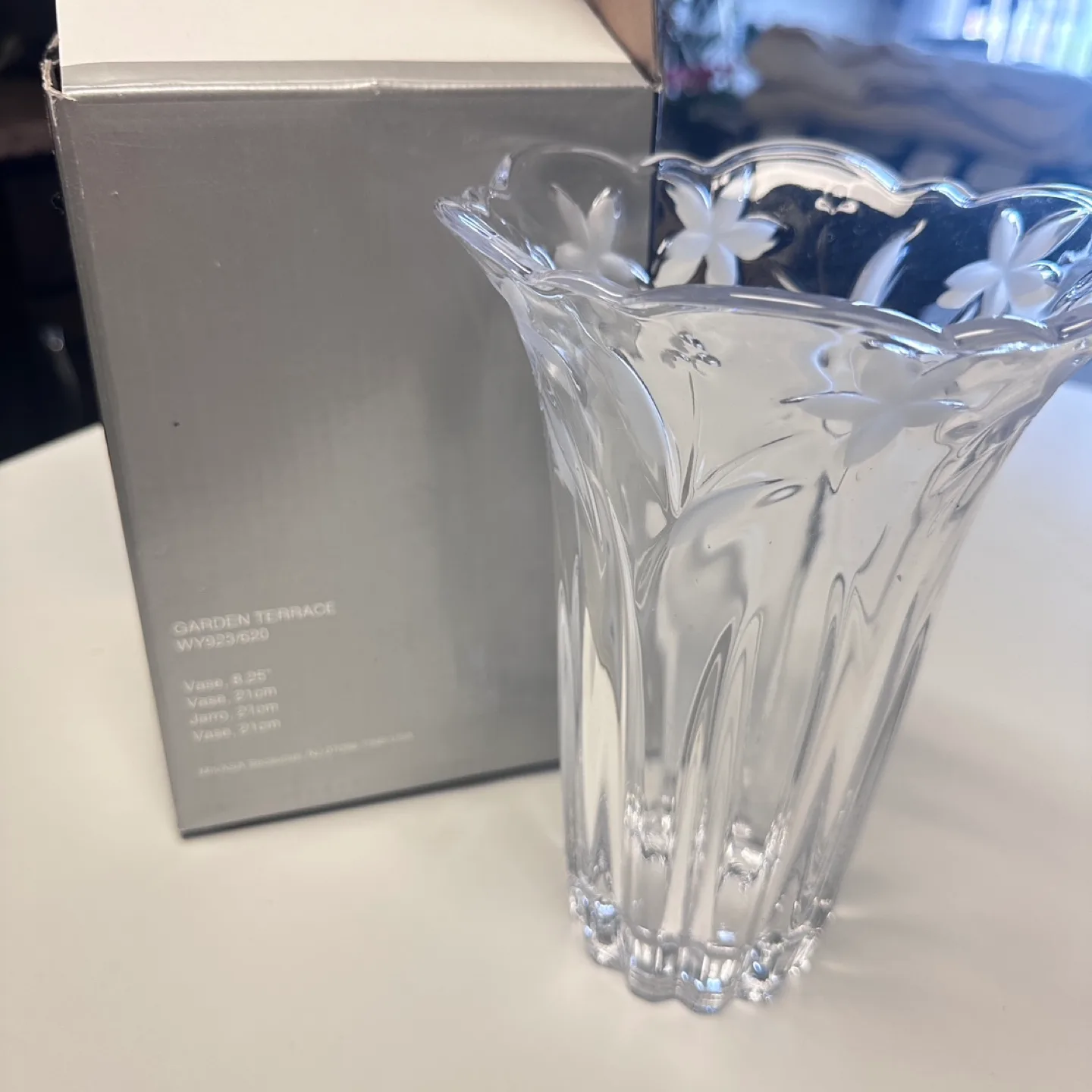 Mikasa Japanese Crystal Garden Terrace Vase - New in Box image indicator(2)