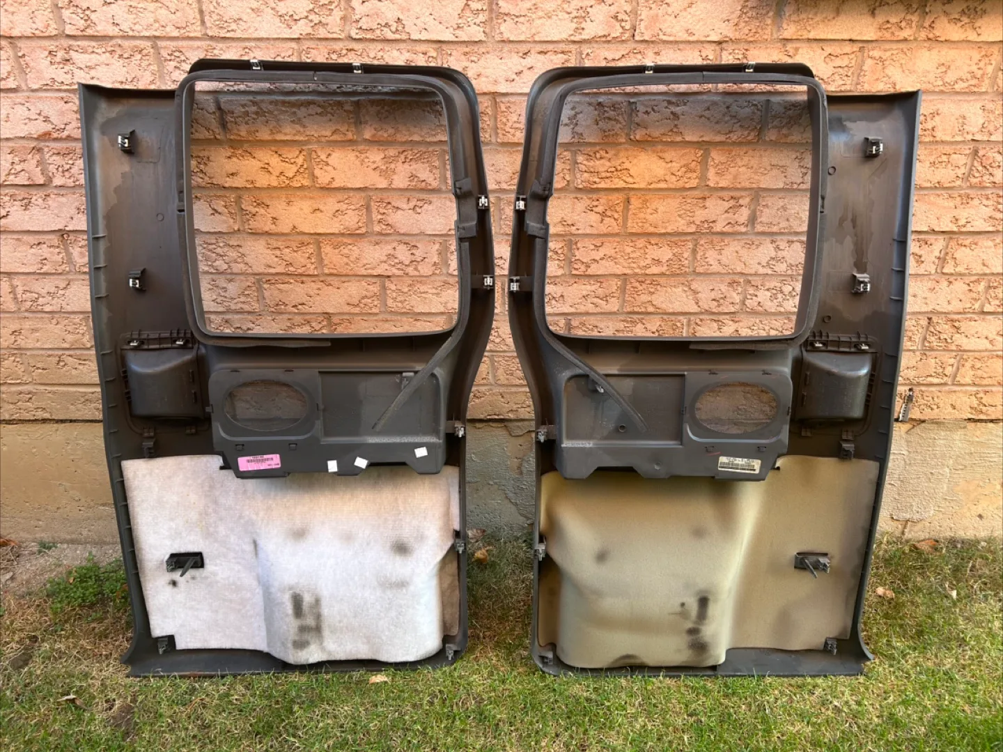 99-2006 SIERRA Door cards/panels 2 Rear Panels image indicator(2)