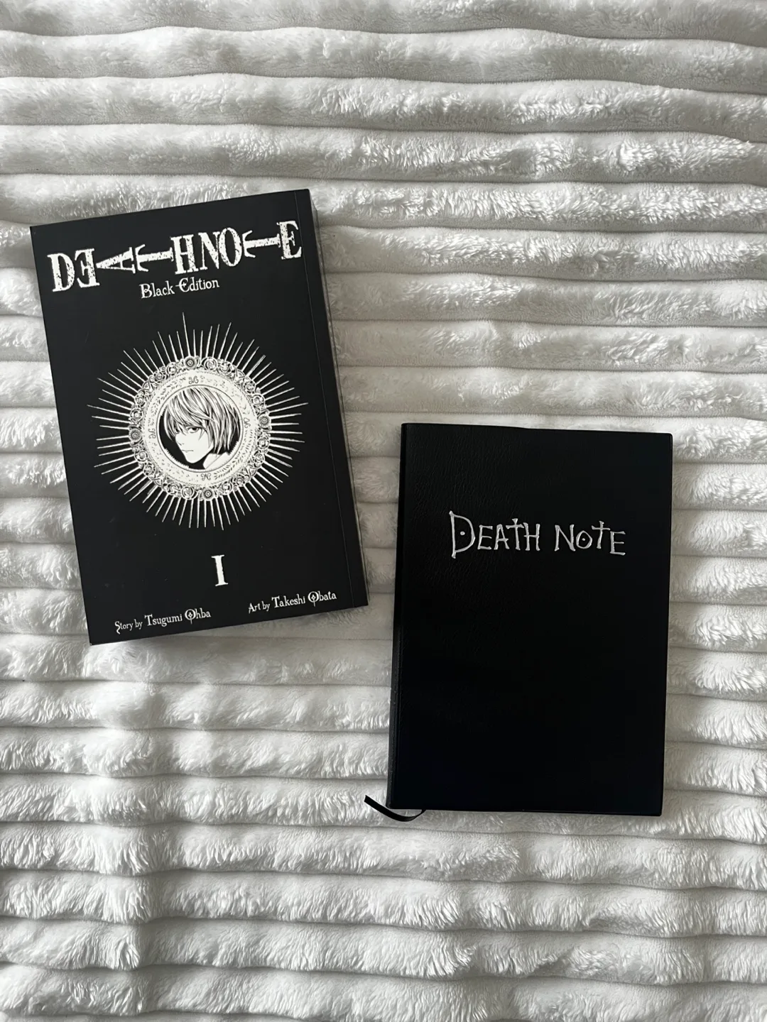 Death Note Black Edition Manga Includes Volume 1 & 2 + Notebook thumbnail