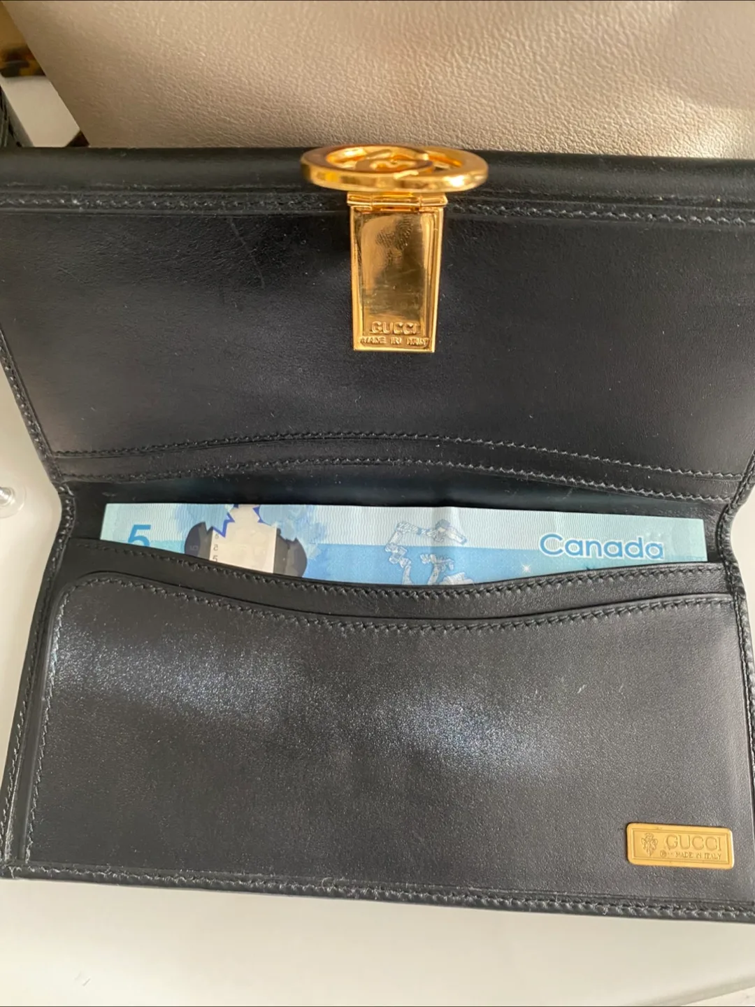 Excellent condition Gucci Vintage wallet image indicator(2)