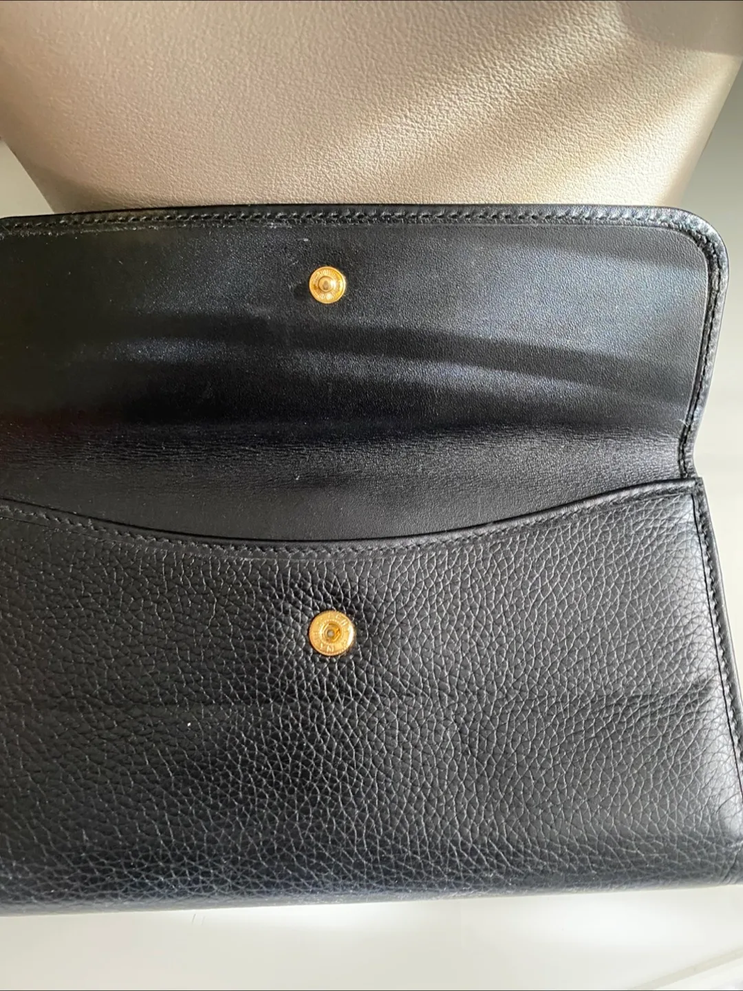 Excellent condition Gucci Vintage wallet image indicator(4)