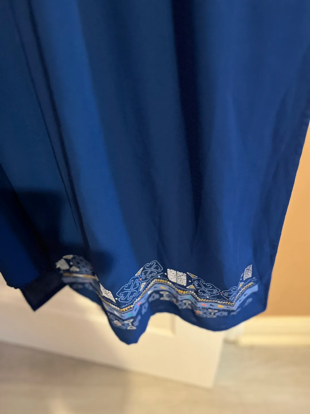 Embroidered Vietnamese Áo Dài image indicator(2)