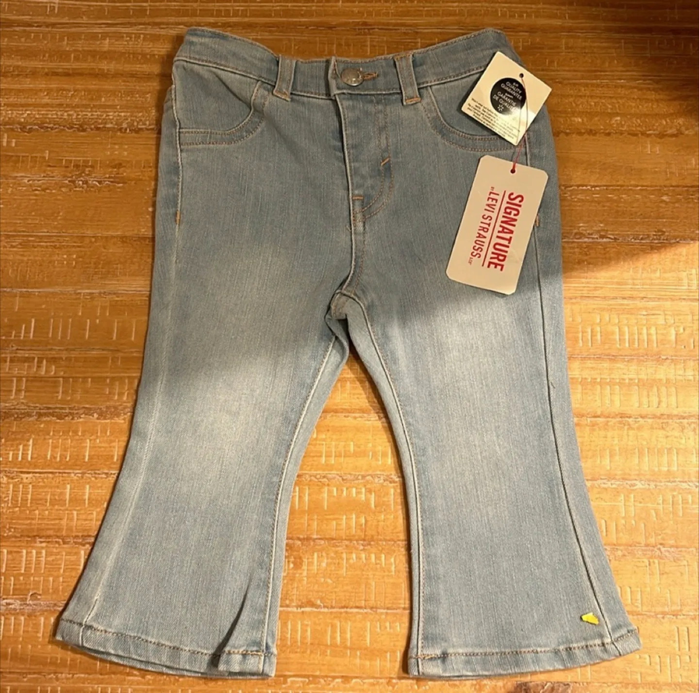 🏒 Levi's Signature Baby Girls' Light wash Flare Jeans image indicator(5)