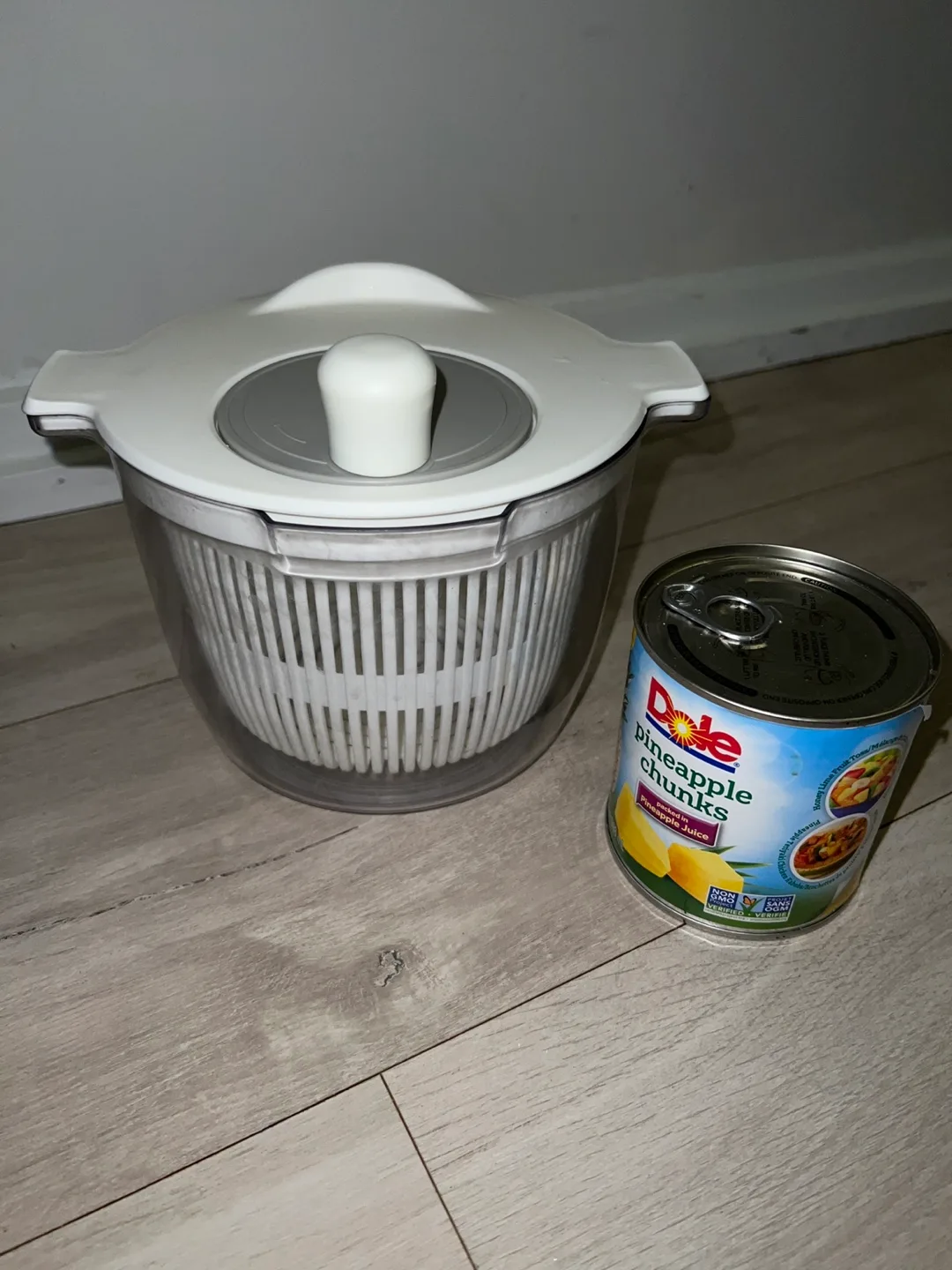 Small salad spinner thumbnail