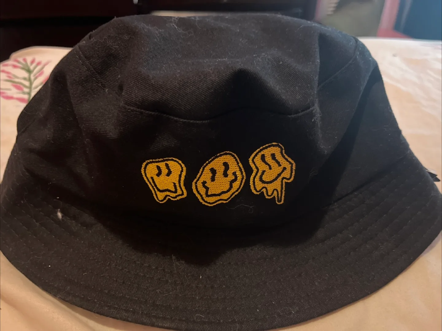 (WITH TAGS) Black bucket hat with yellow smiley faces thumbnail