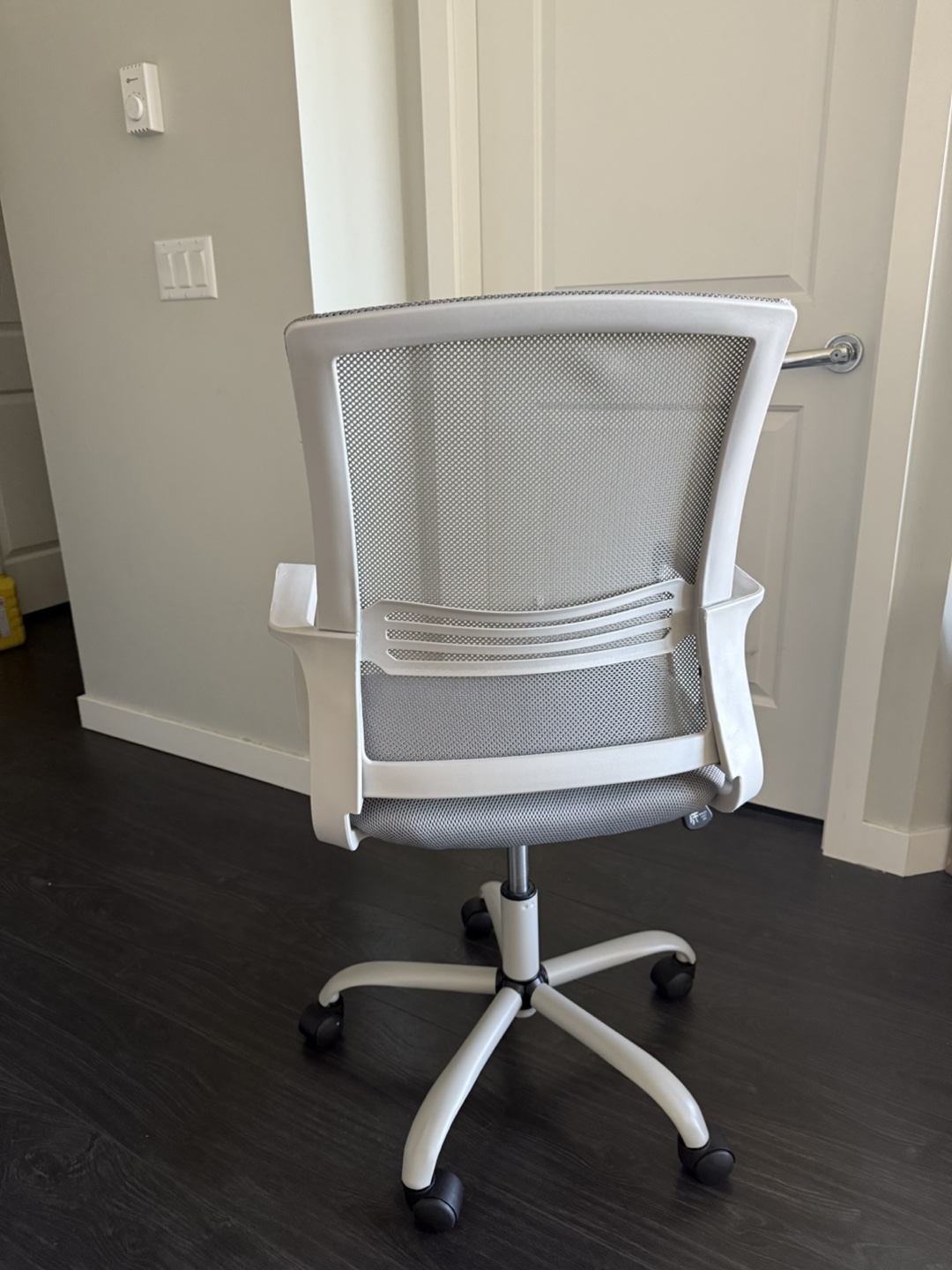 Grey Mesh Office Chair with Wheels - photo 3