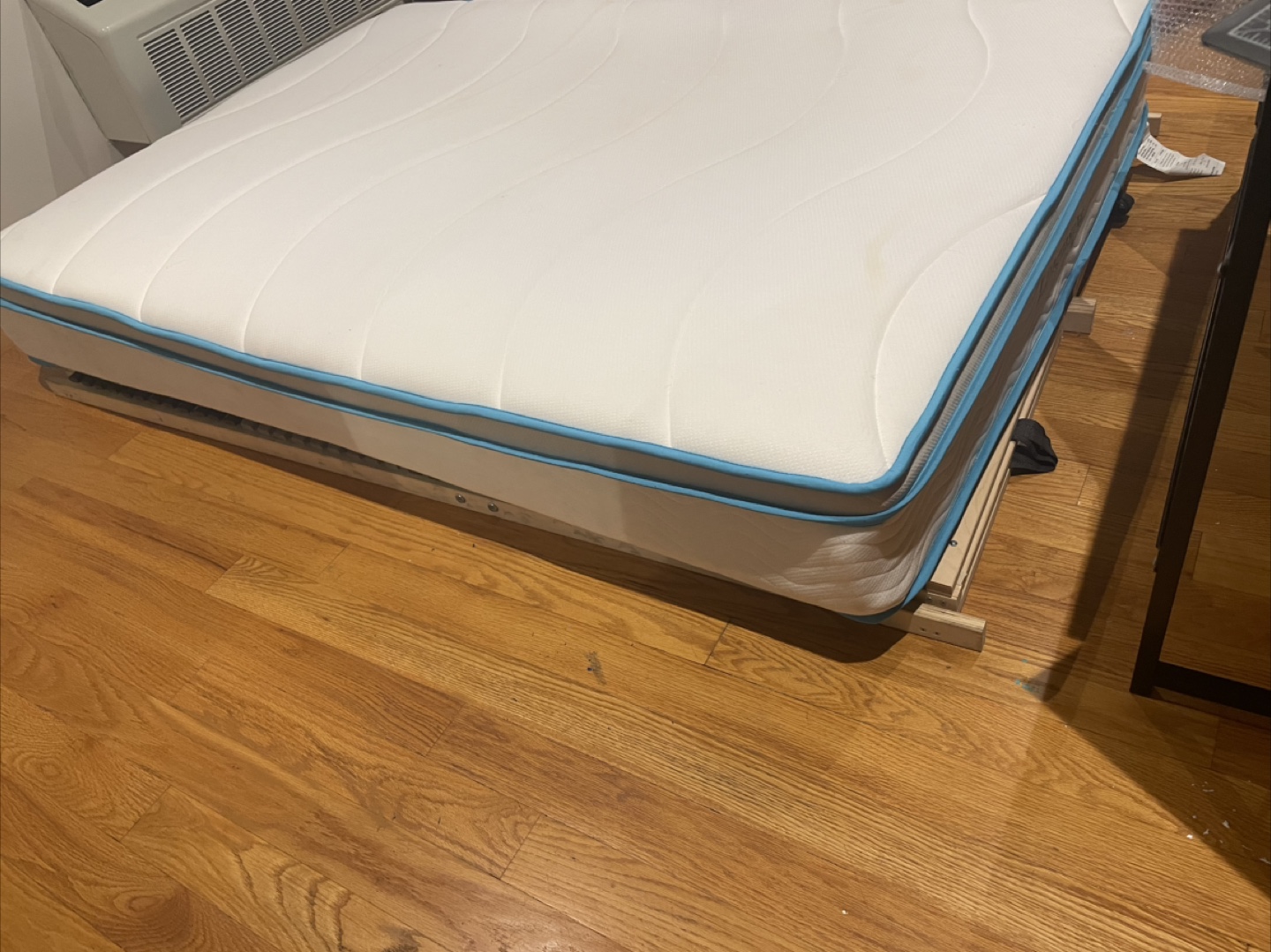 Linenspa 12 Inch Memory Foam Hybrid Mattress - Queen - photo 2