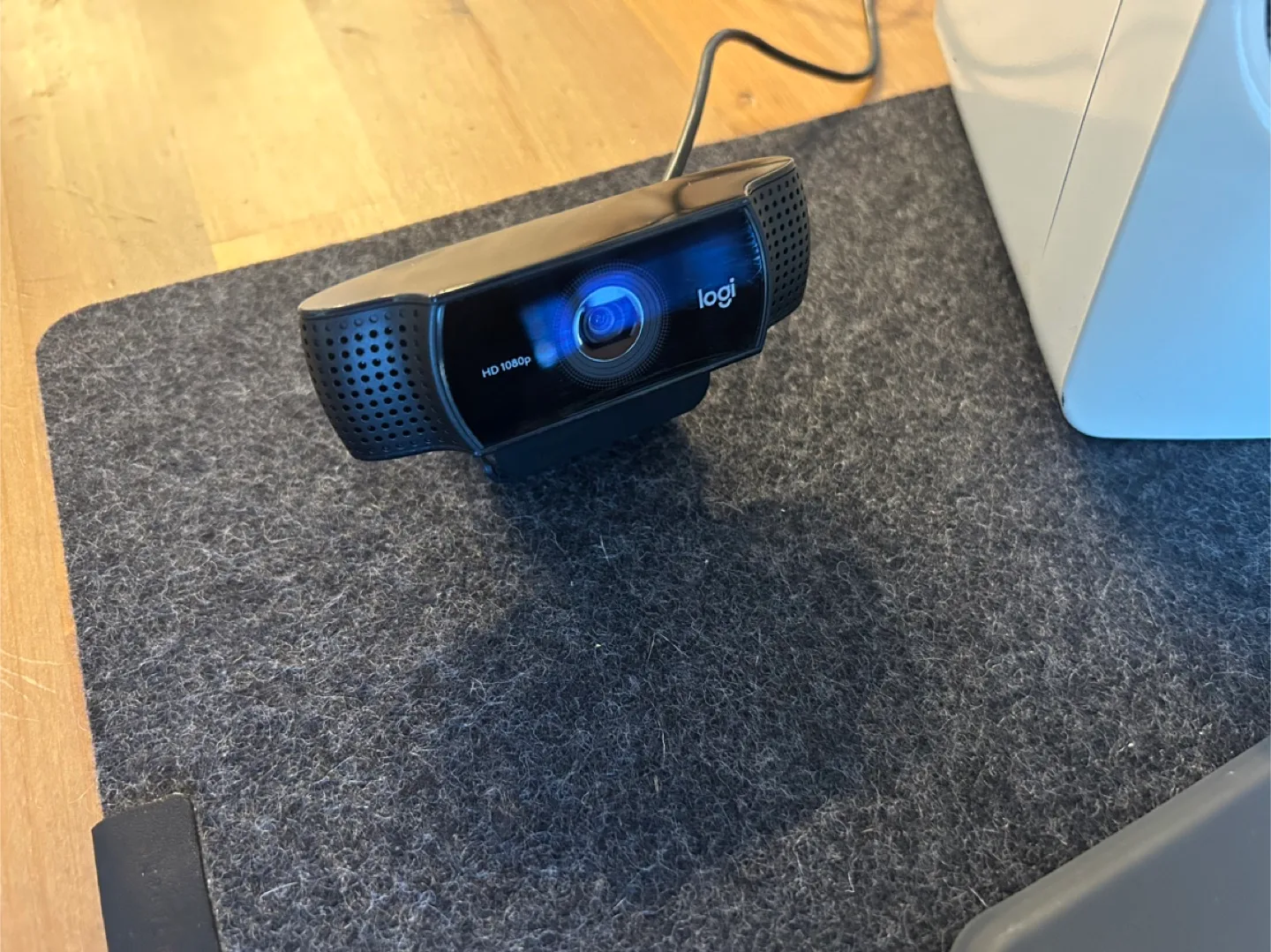 Logitech C922 Webcam - HD 1080p image indicator(2)