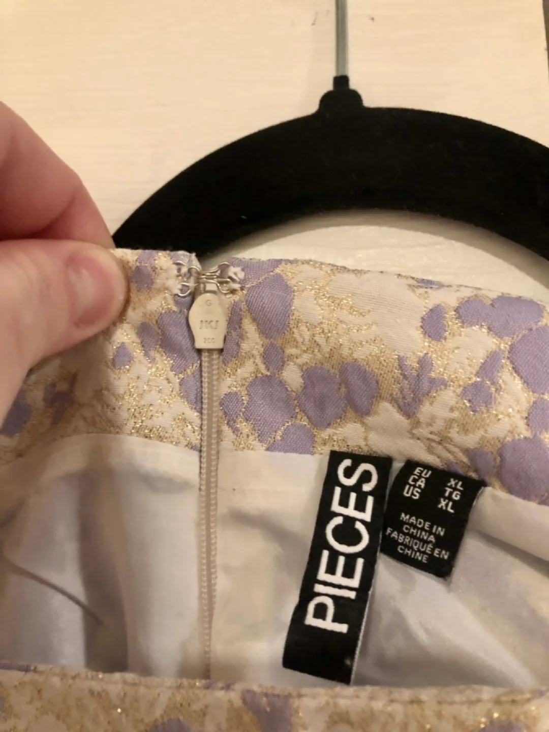 Pieces Size XL Purple and Gold Patterned Skirt image indicator(3)