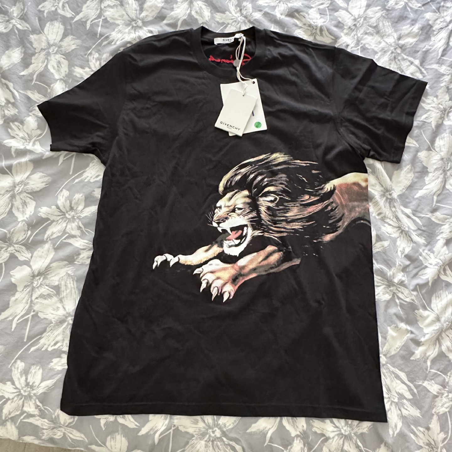 Givenchy Men's Black Lion T-Shirt - Size M