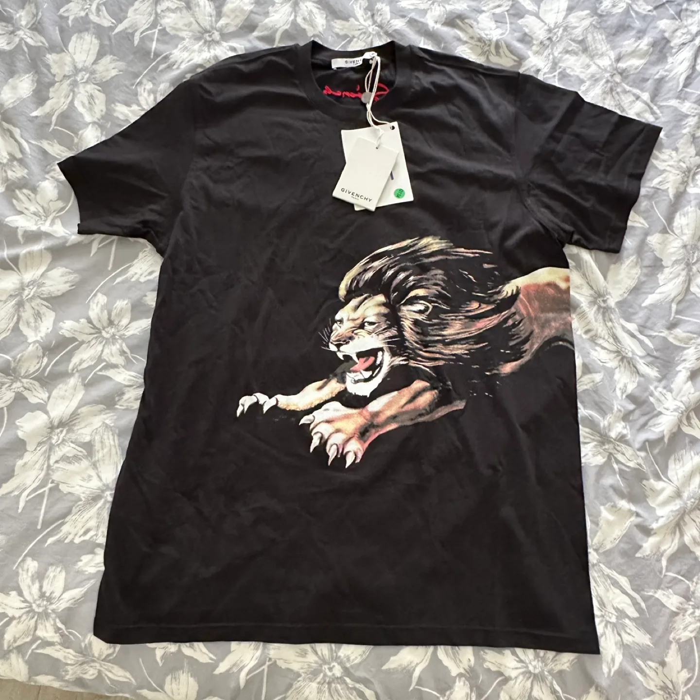 Givenchy Men's Black Lion T-Shirt - Size M thumbnail