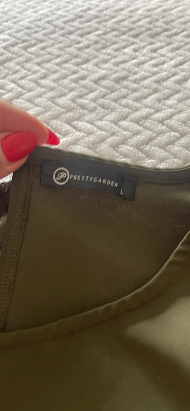 PrettyGarden Olive Green Cut-Out Dress Size L image indicator(2)